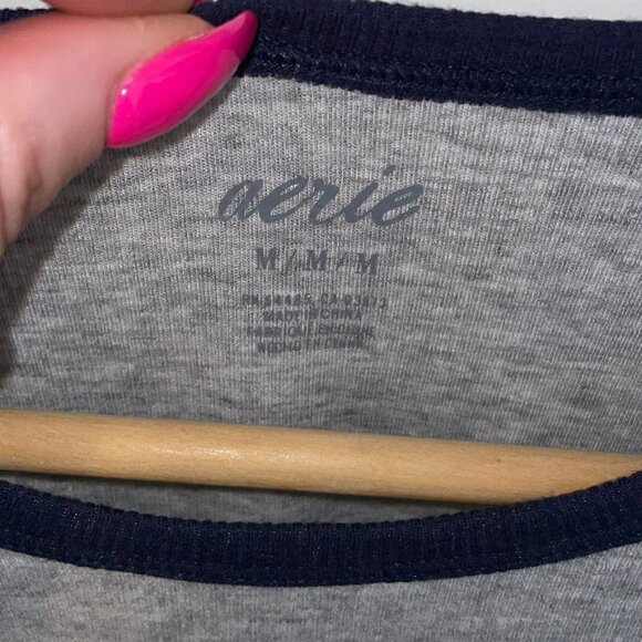 ❤️3/30$ Aerie Women Grey Ribbed with Navy Blue Lining T-shirt Size Medium - Picture 2 of 3